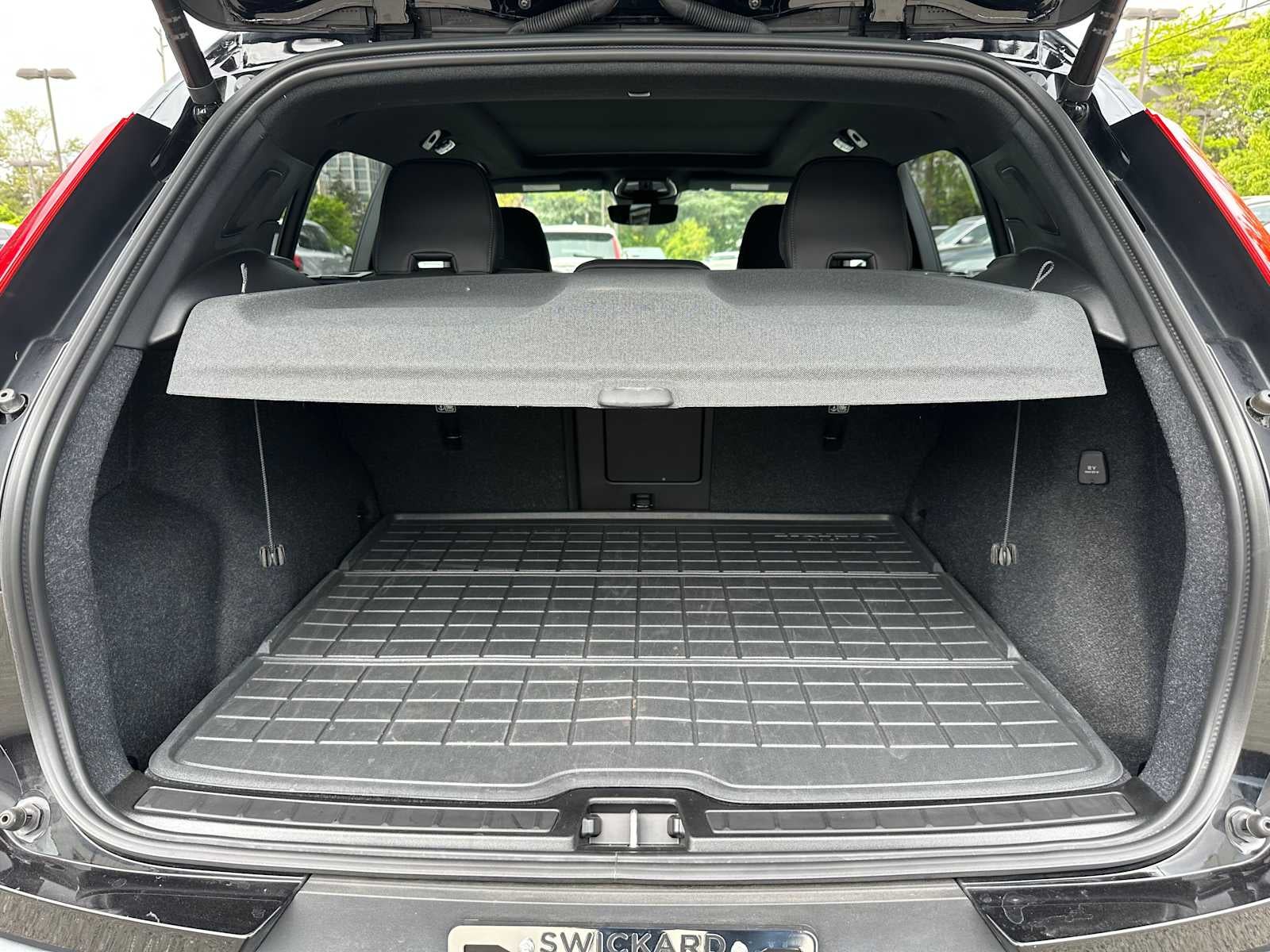 2023 Volvo XC40 Plus Dark Theme