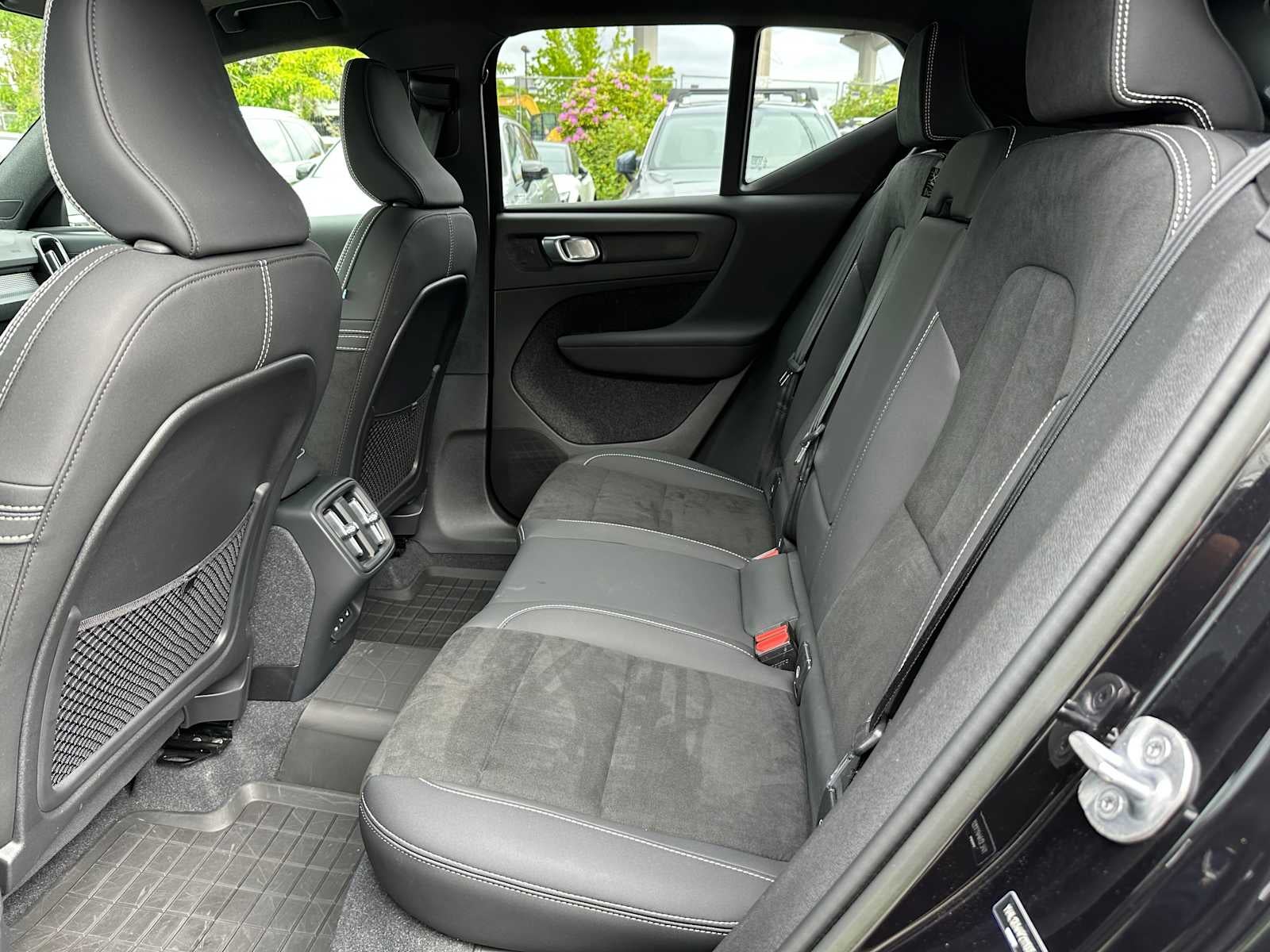 2023 Volvo XC40 Plus Dark Theme