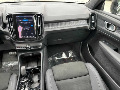 2023 Volvo XC40 Plus Dark Theme