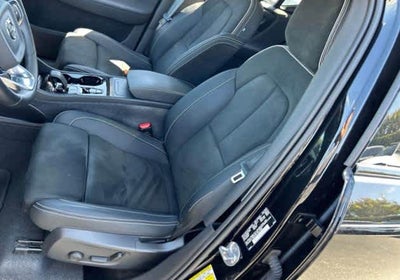 2023 Volvo XC40 Plus Dark Theme