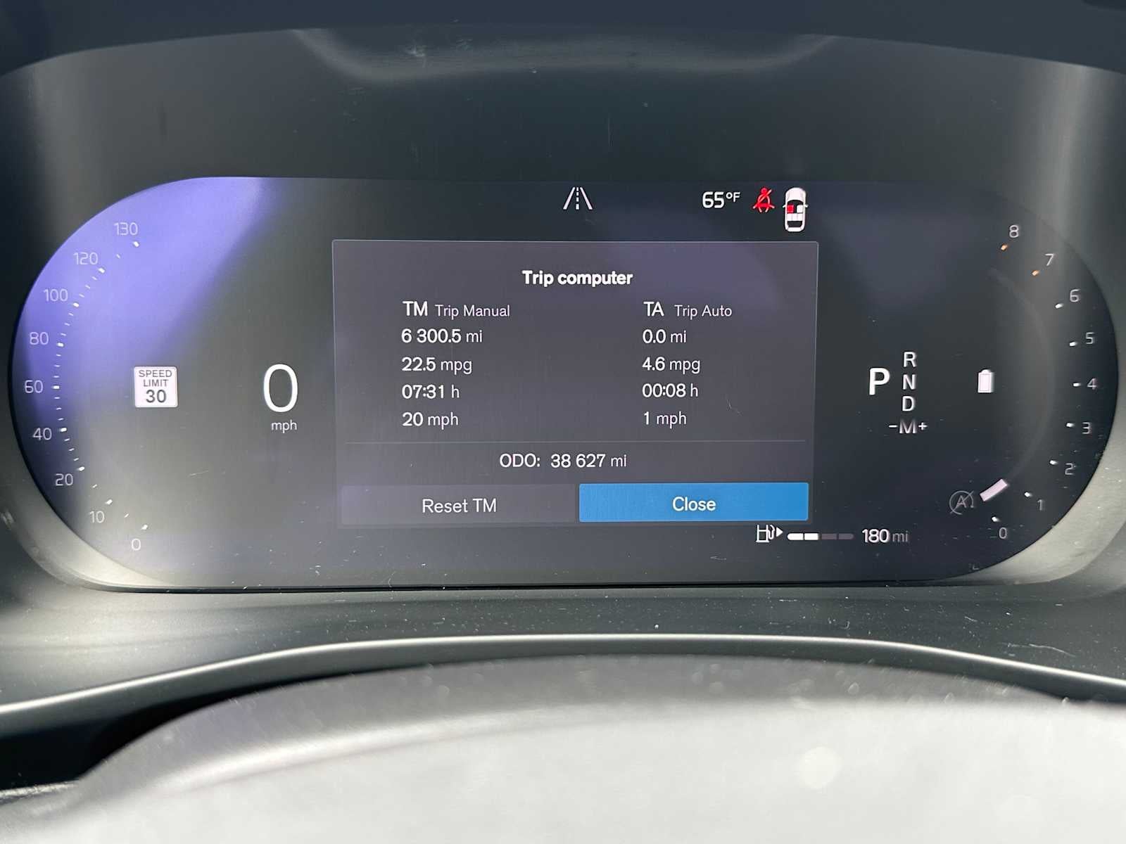 2023 Volvo XC40 Plus Dark Theme