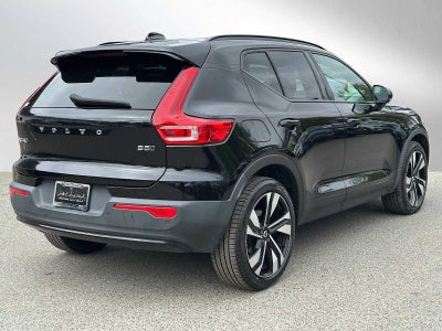 2023 Volvo XC40 Plus Dark Theme