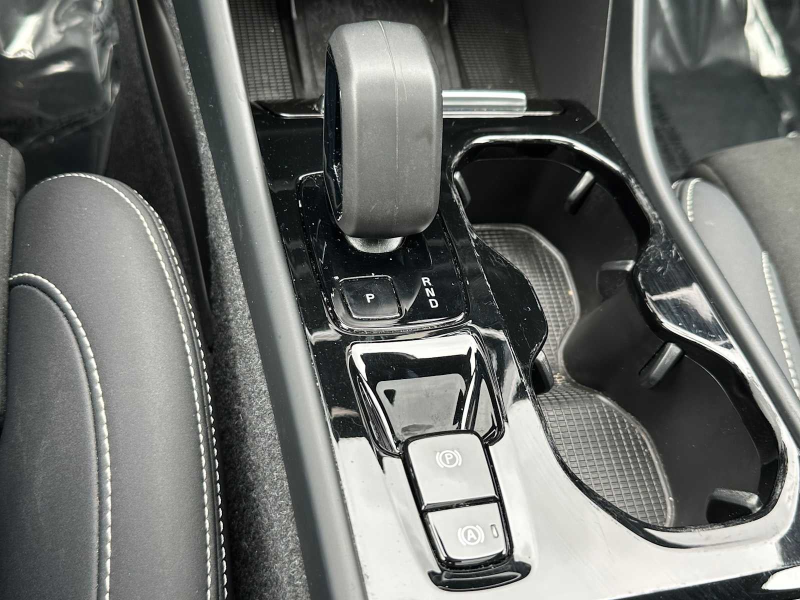 2023 Volvo XC40 Plus Dark Theme