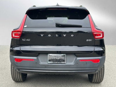 2023 Volvo XC40 Plus Dark Theme
