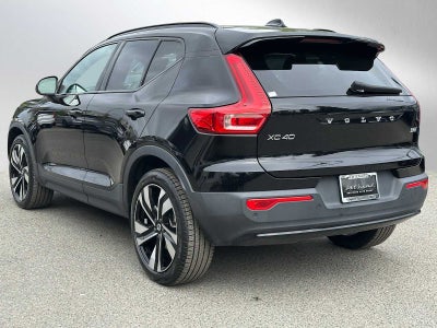 2023 Volvo XC40 Plus Dark Theme
