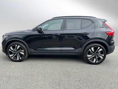 2023 Volvo XC40 Plus Dark Theme