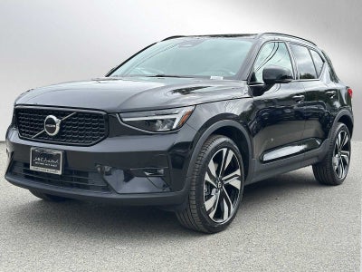 2023 Volvo XC40 Plus Dark Theme