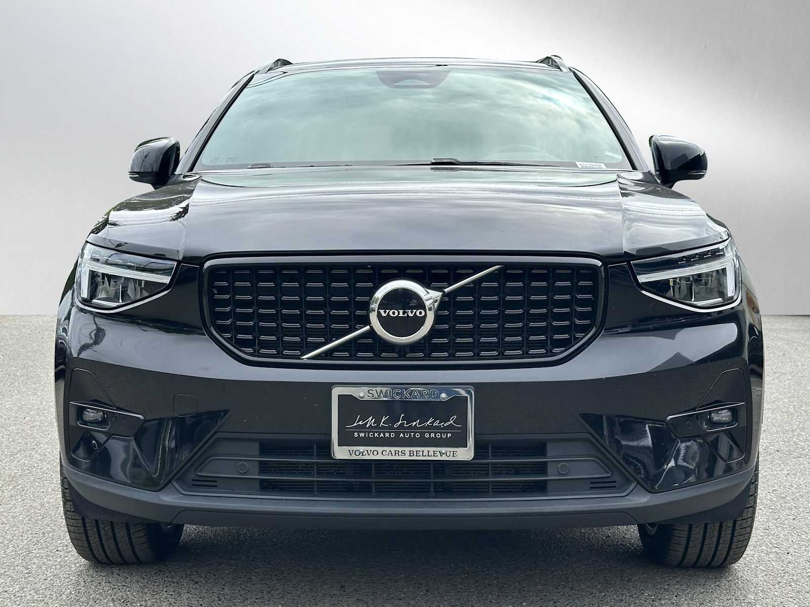 2023 Volvo XC40 Plus Dark Theme
