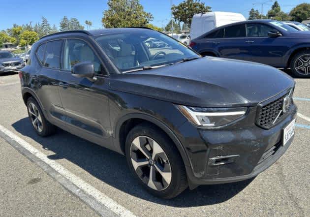 2023 Volvo XC40 Plus Dark Theme