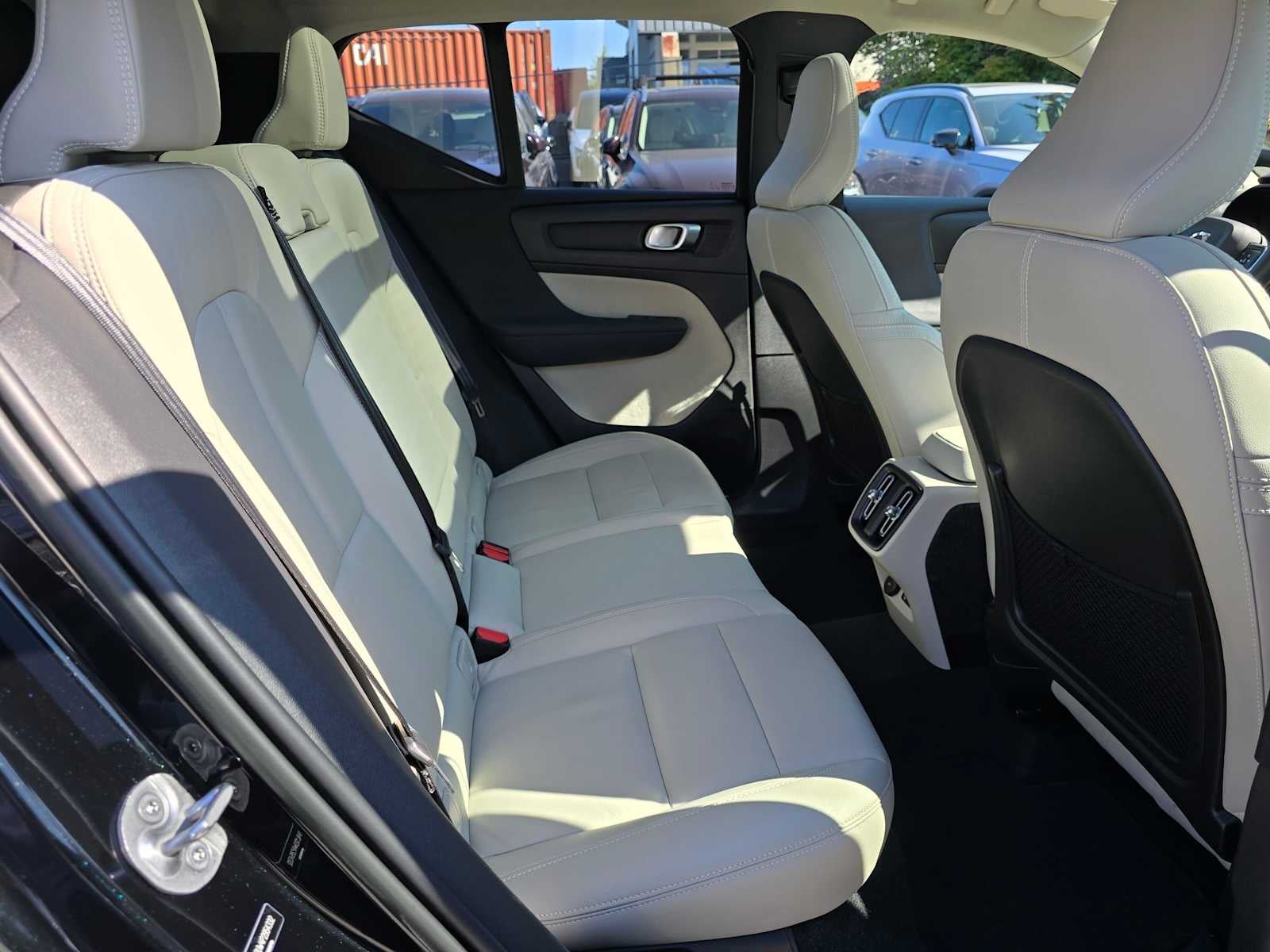 2023 Volvo XC40 Plus Dark Theme