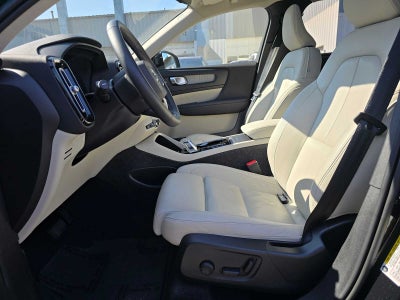 2023 Volvo XC40 Plus Dark Theme