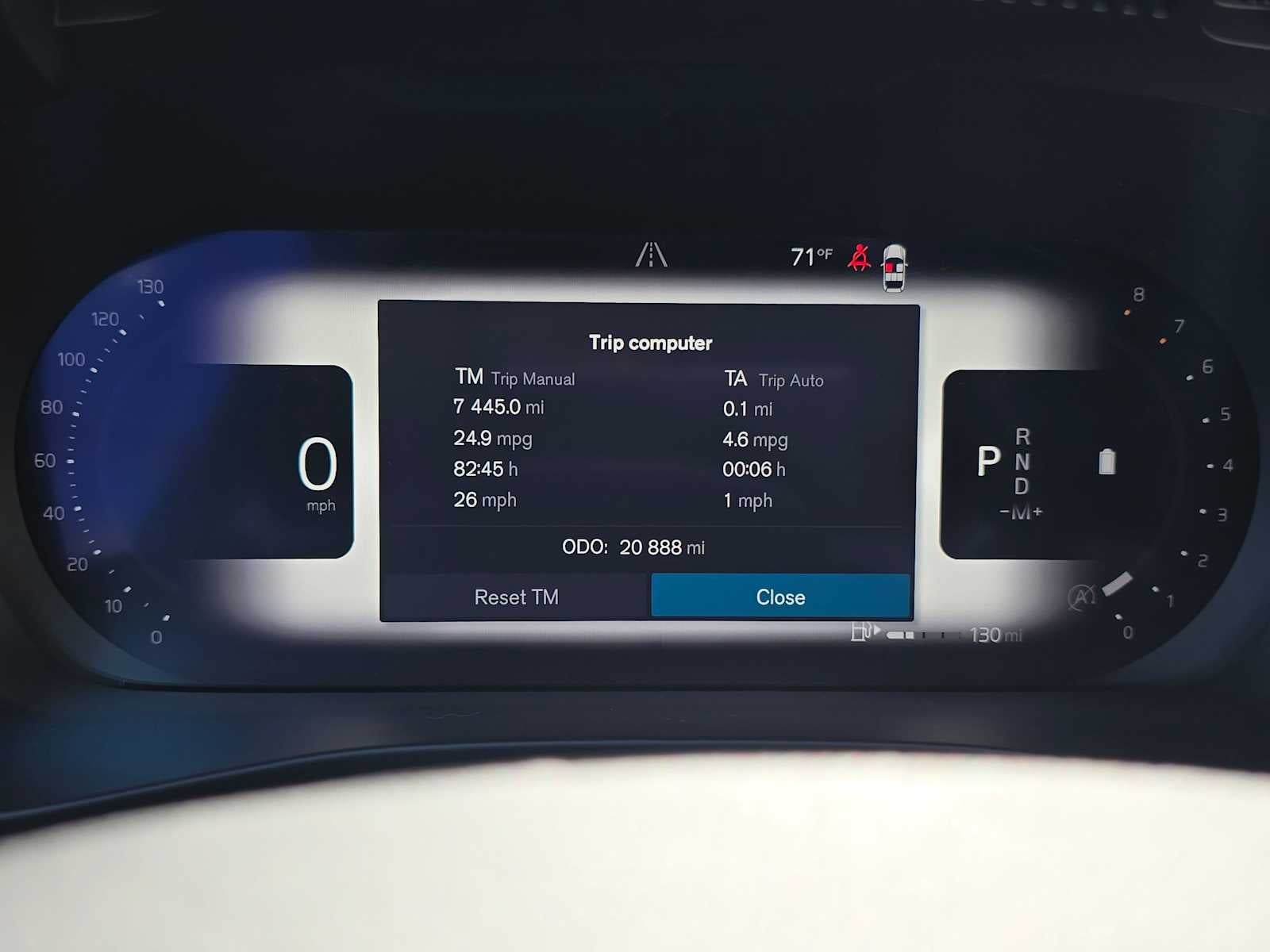 2023 Volvo XC40 Plus Dark Theme