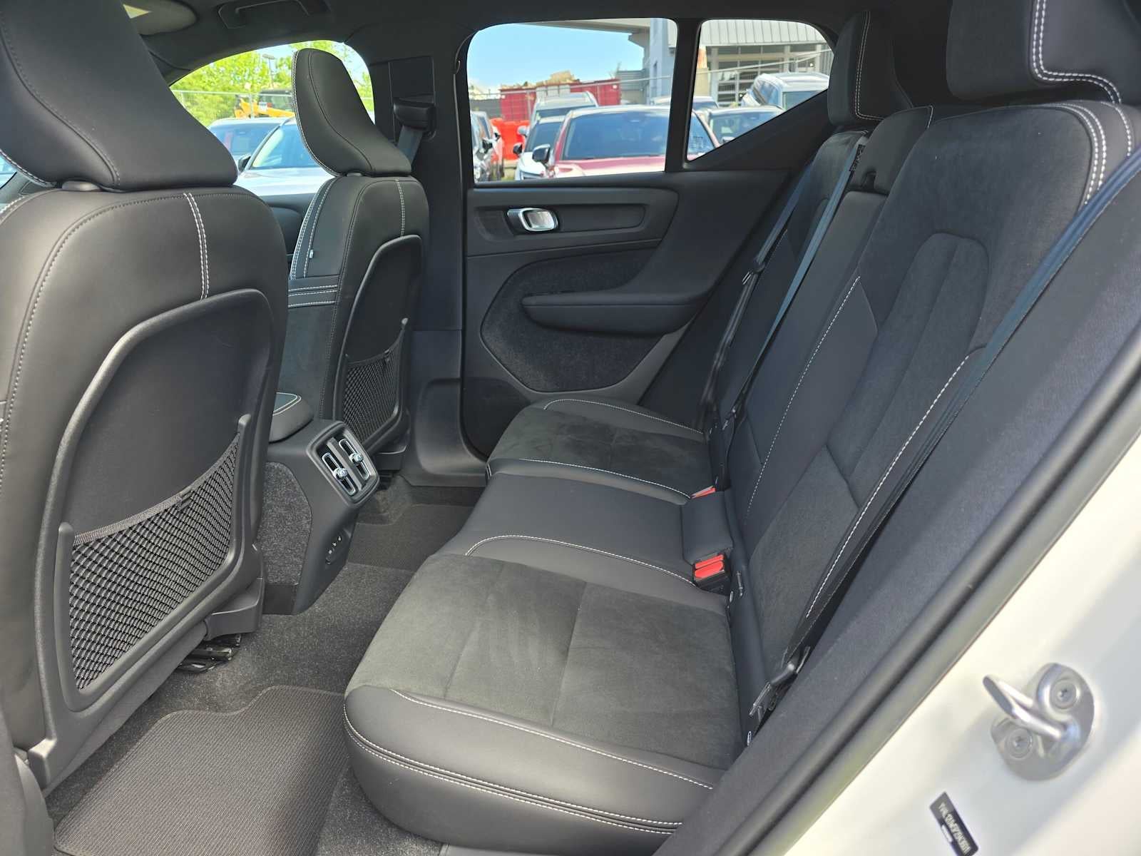 2023 Volvo XC40 Plus Dark Theme