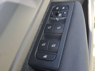 2023 Volvo XC40 Plus Dark Theme