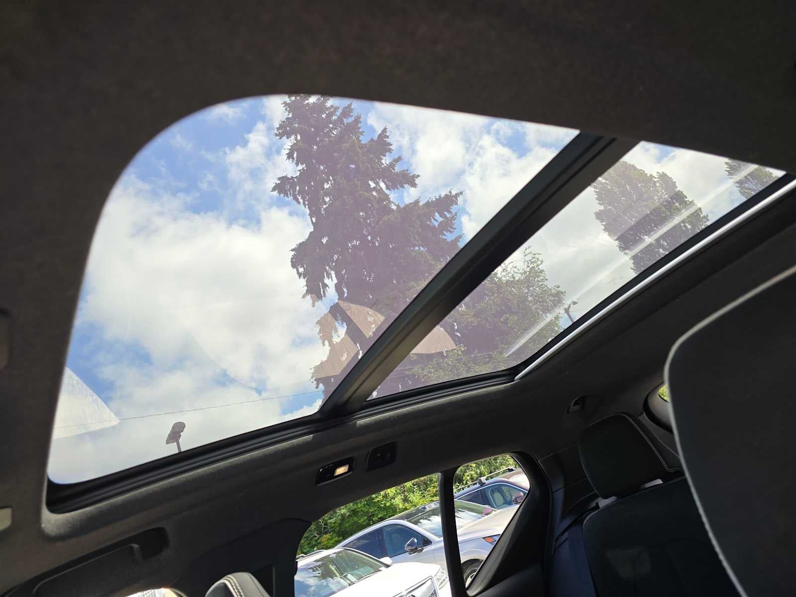 2023 Volvo XC40 Plus Dark Theme