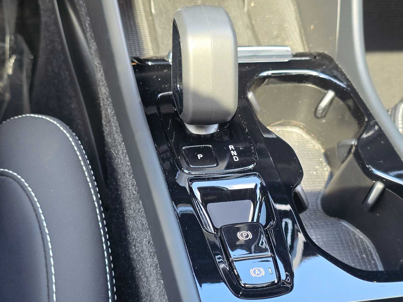 2023 Volvo XC40 Plus Dark Theme