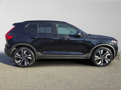 2023 Volvo XC40 Plus Dark Theme