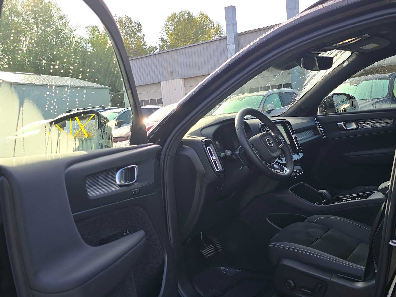 2023 Volvo XC40 Plus Dark Theme
