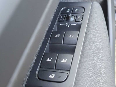 2023 Volvo XC40 Plus Dark Theme