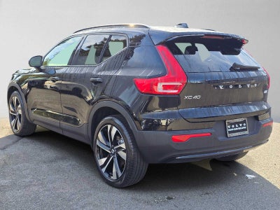 2023 Volvo XC40 Plus Dark Theme