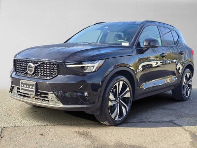 2023 Volvo XC40 Plus Dark Theme