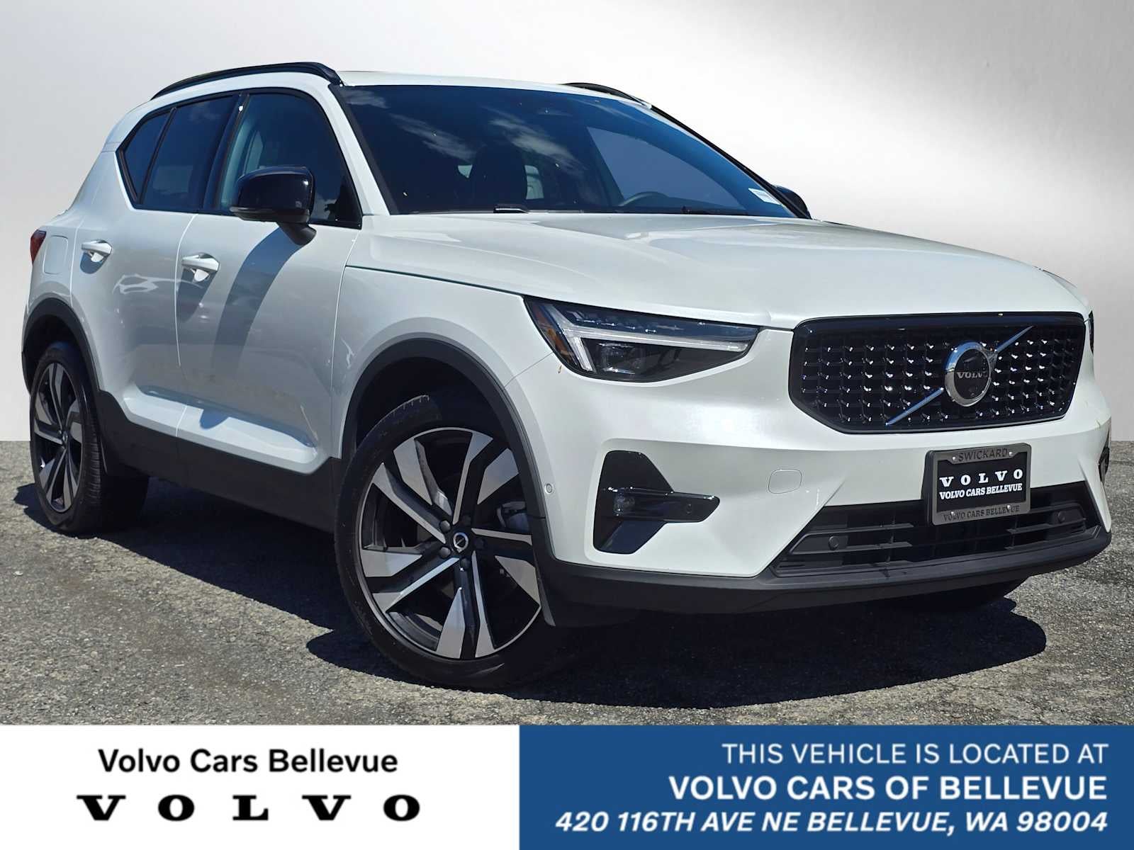 2023 Volvo XC40 Ultimate Dark Theme