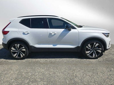 2023 Volvo XC40 Ultimate Dark Theme