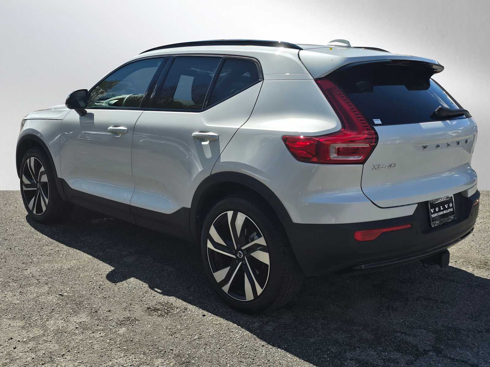 2023 Volvo XC40 Ultimate Dark Theme