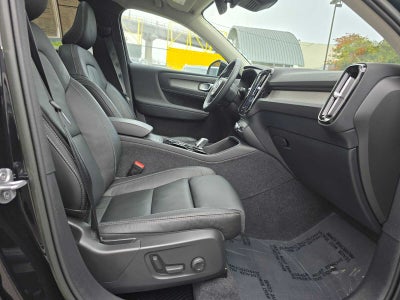 2023 Volvo XC40 Ultimate Dark Theme