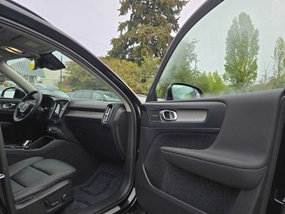 2023 Volvo XC40 Ultimate Dark Theme