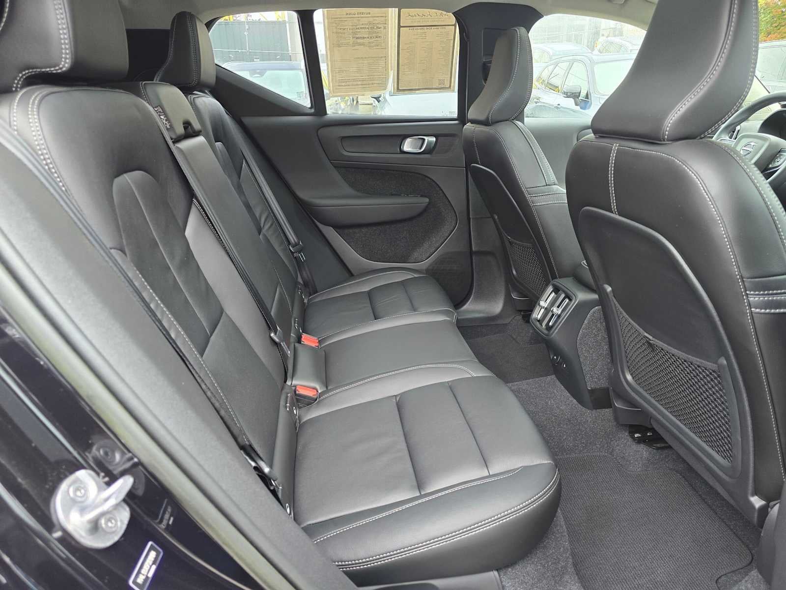 2023 Volvo XC40 Ultimate Dark Theme
