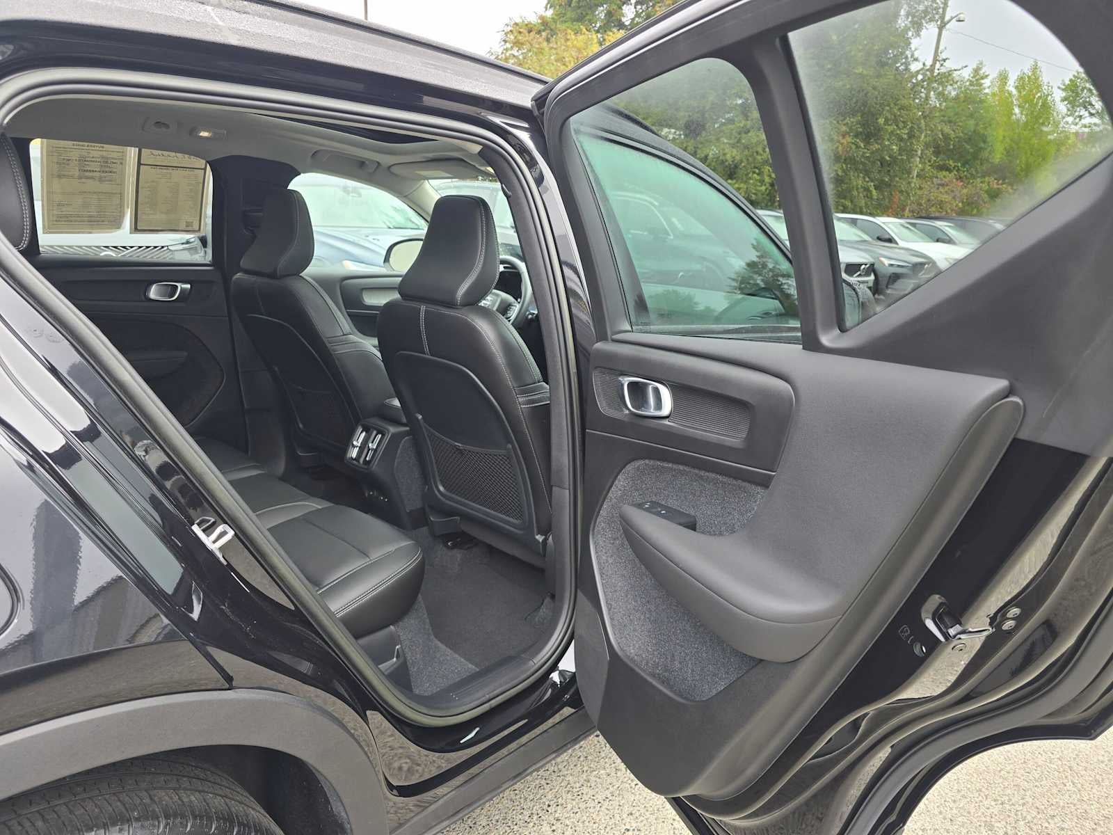 2023 Volvo XC40 Ultimate Dark Theme