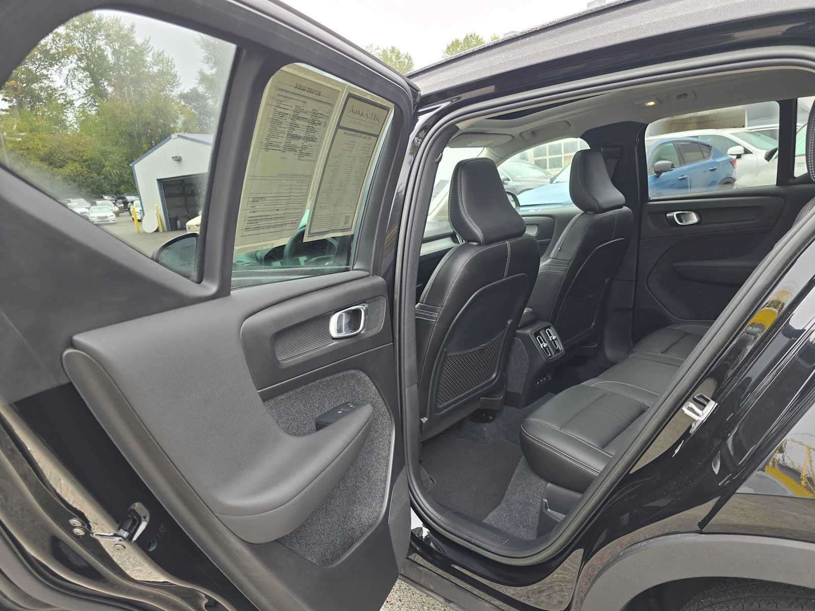 2023 Volvo XC40 Ultimate Dark Theme