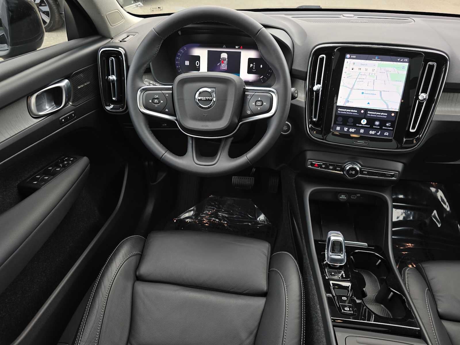 2023 Volvo XC40 Ultimate Dark Theme