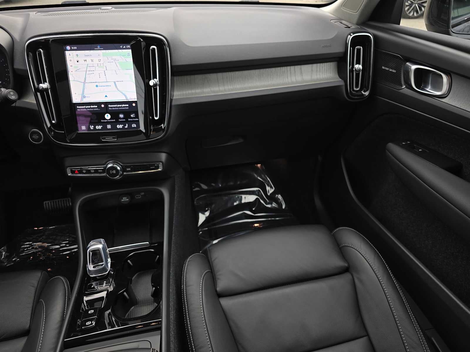 2023 Volvo XC40 Ultimate Dark Theme
