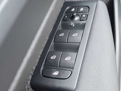 2023 Volvo XC40 Ultimate Dark Theme