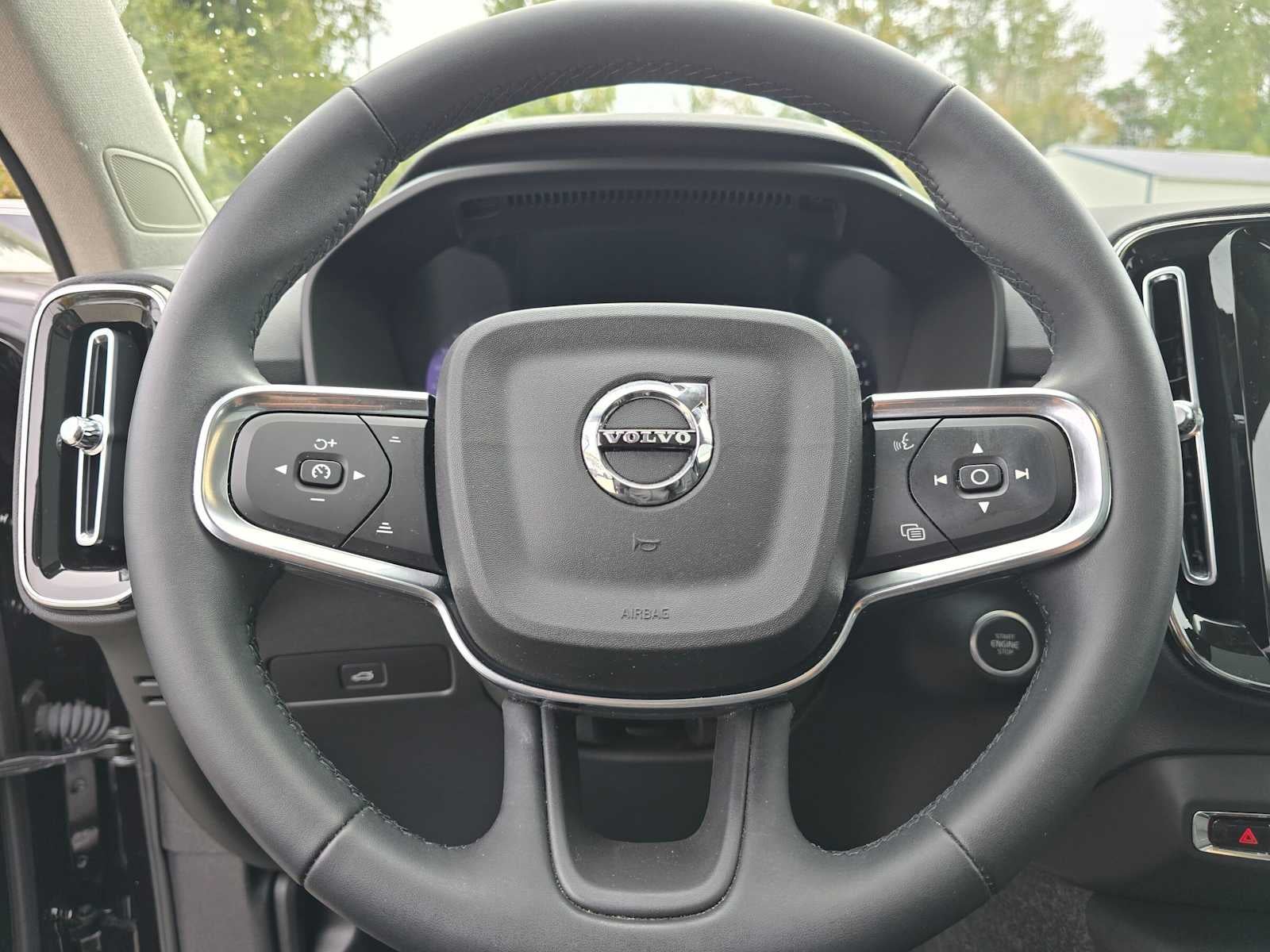 2023 Volvo XC40 Ultimate Dark Theme