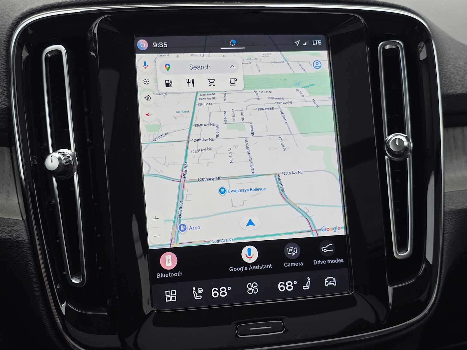 2023 Volvo XC40 Ultimate Dark Theme