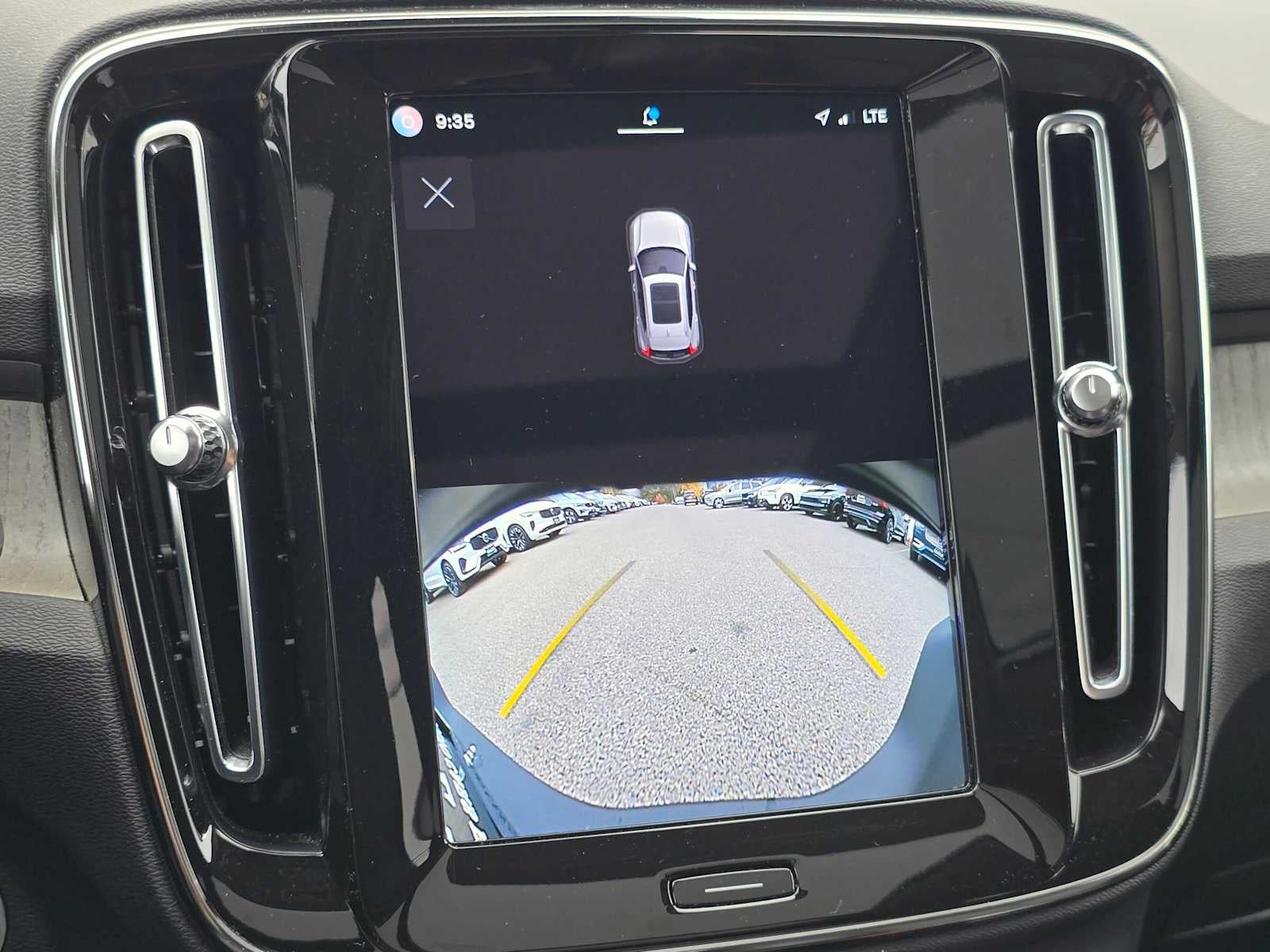 2023 Volvo XC40 Ultimate Dark Theme