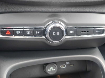 2023 Volvo XC40 Ultimate Dark Theme