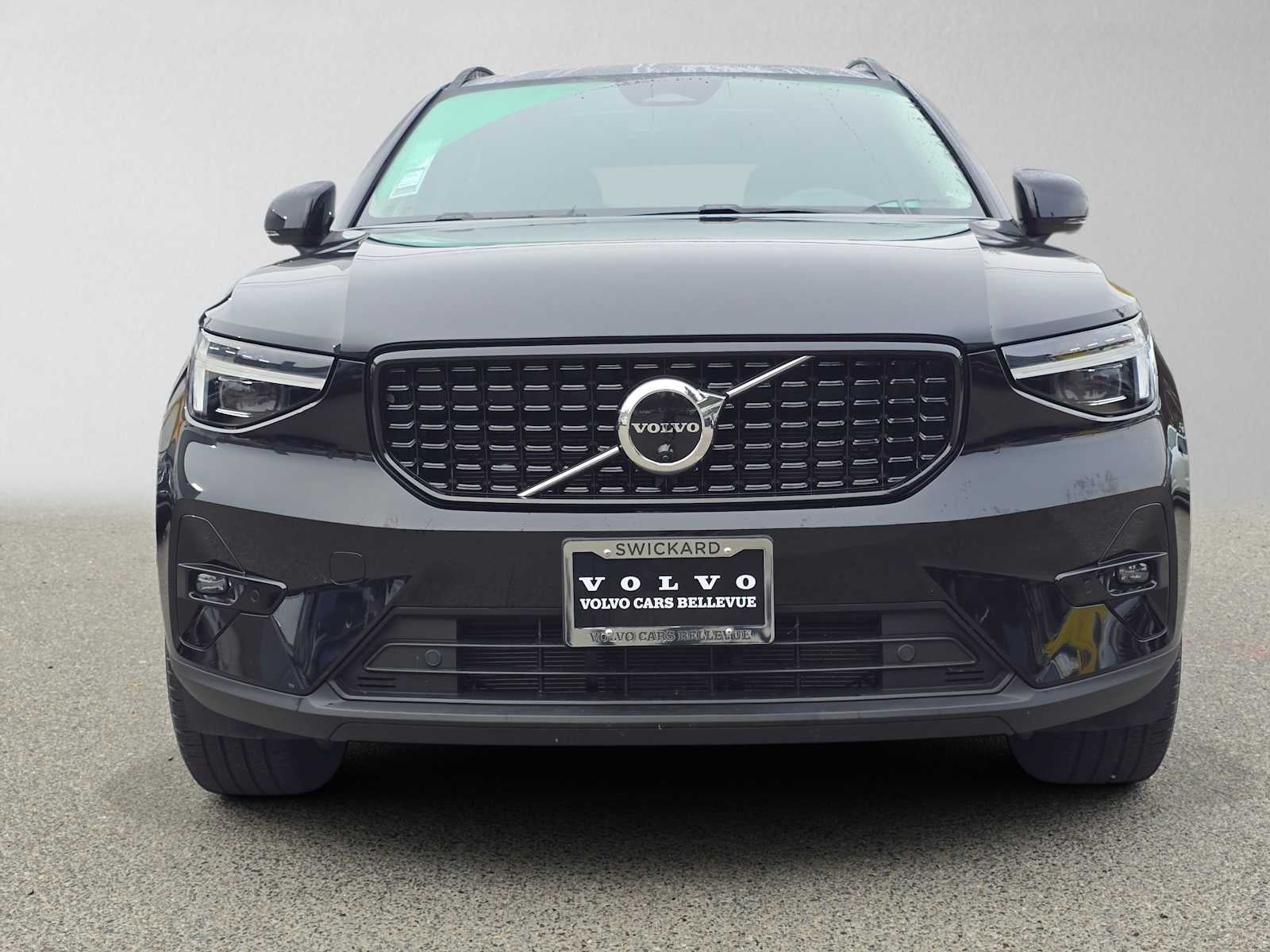 2023 Volvo XC40 Ultimate Dark Theme