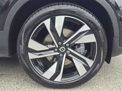 2023 Volvo XC40 Ultimate Dark Theme