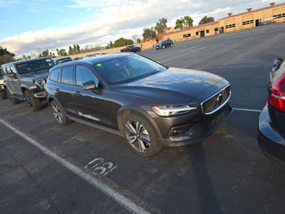 2025 Volvo V60 Cross Country Plus