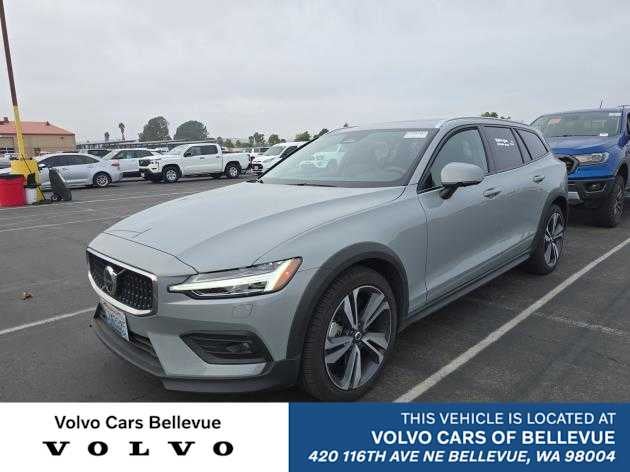 2025 Volvo V60 Cross Country Plus