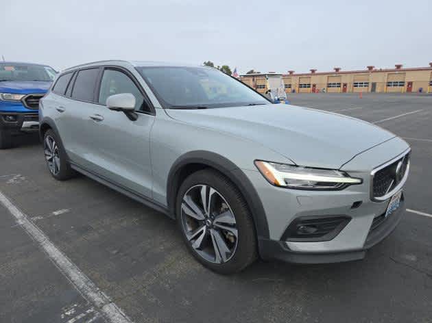 2025 Volvo V60 Cross Country Plus
