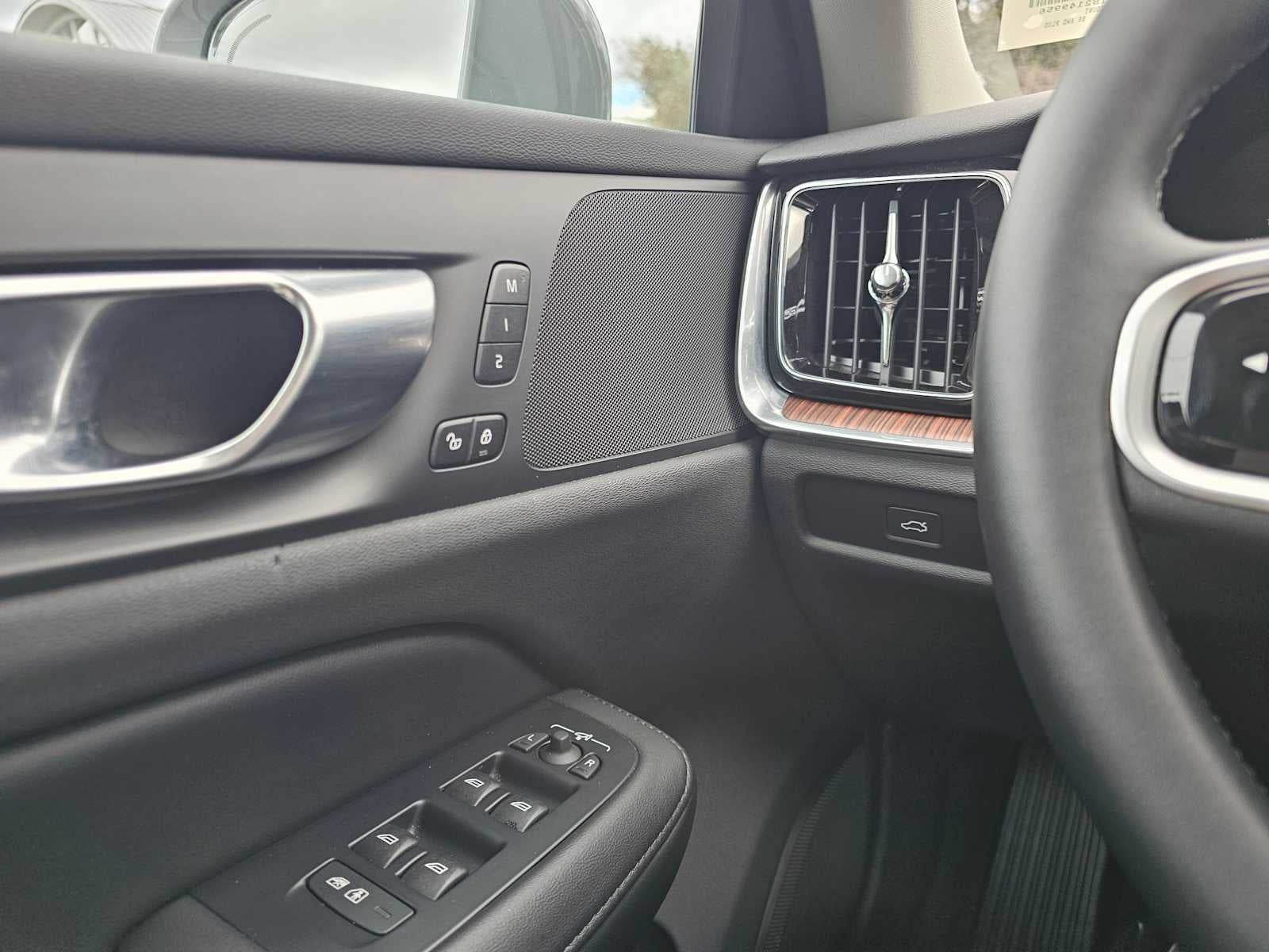 2025 Volvo V60 Cross Country Plus