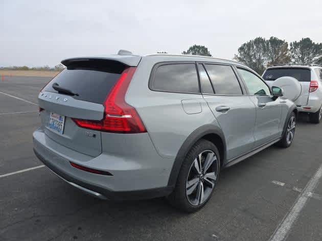 2025 Volvo V60 Cross Country Plus
