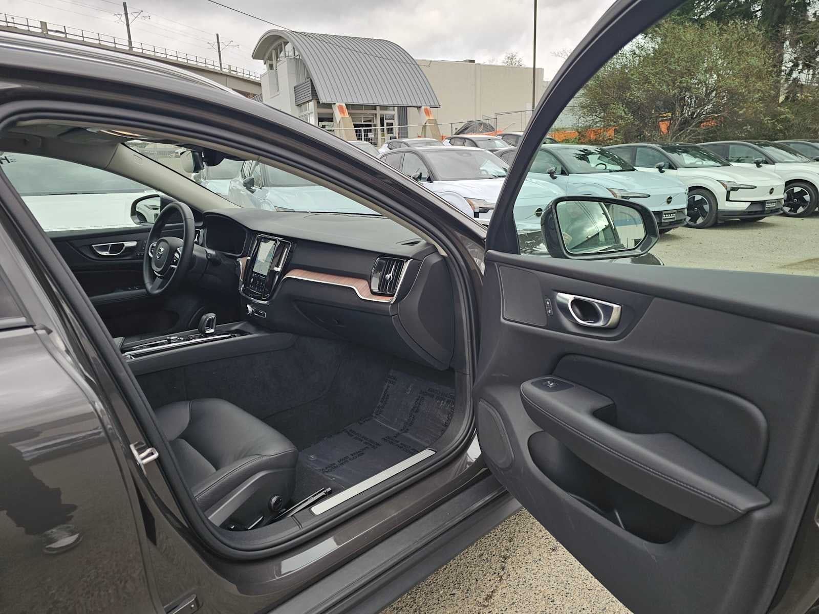 2025 Volvo V60 Cross Country Plus