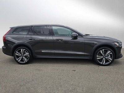 2025 Volvo V60 Cross Country Plus