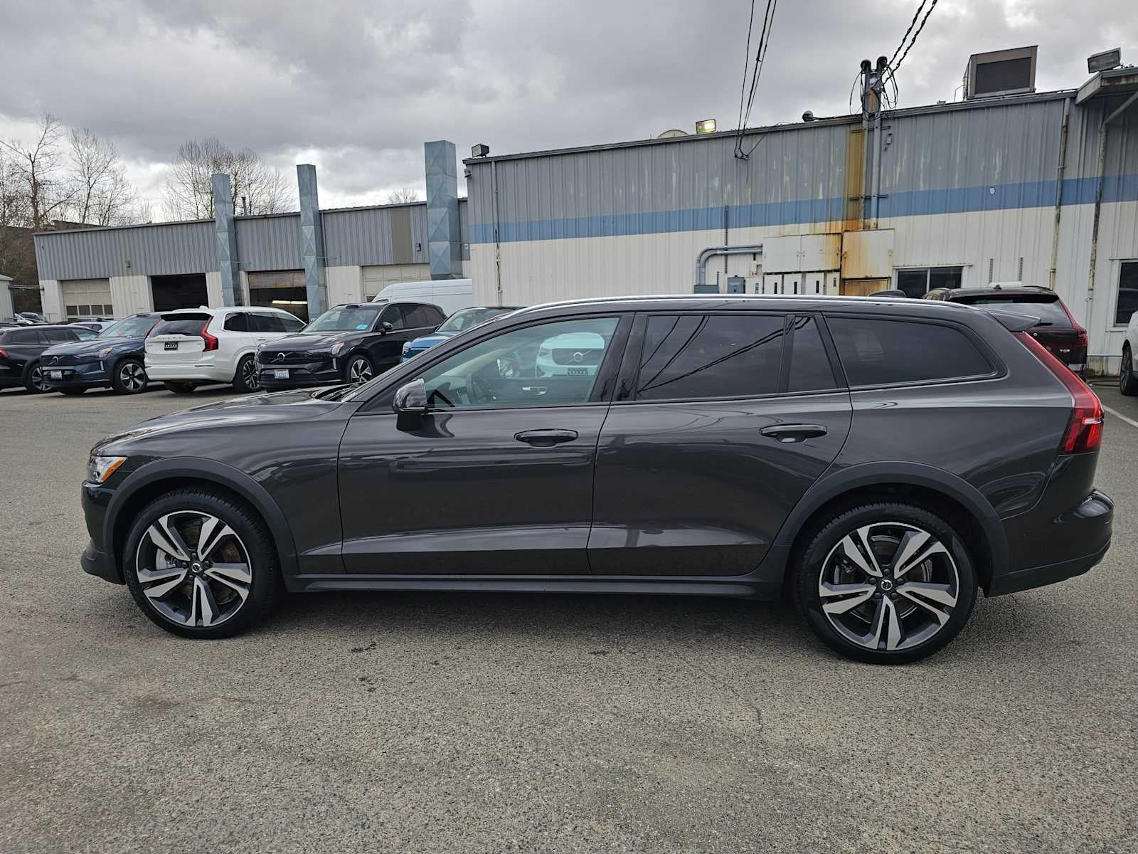 2025 Volvo V60 Cross Country Plus